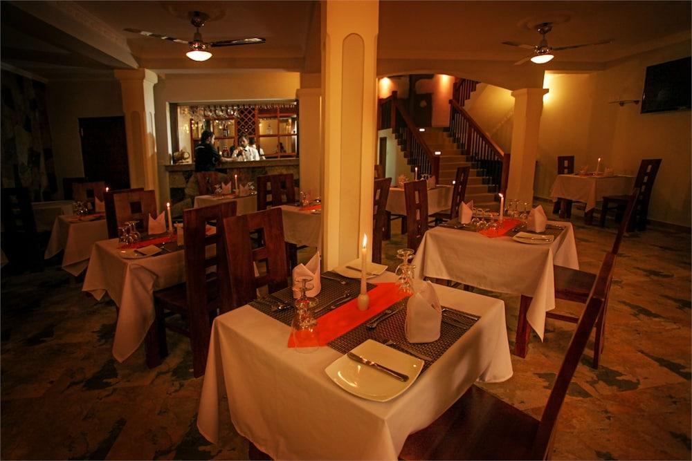 Hotel Travellers Nest Kandy Dış mekan fotoğraf