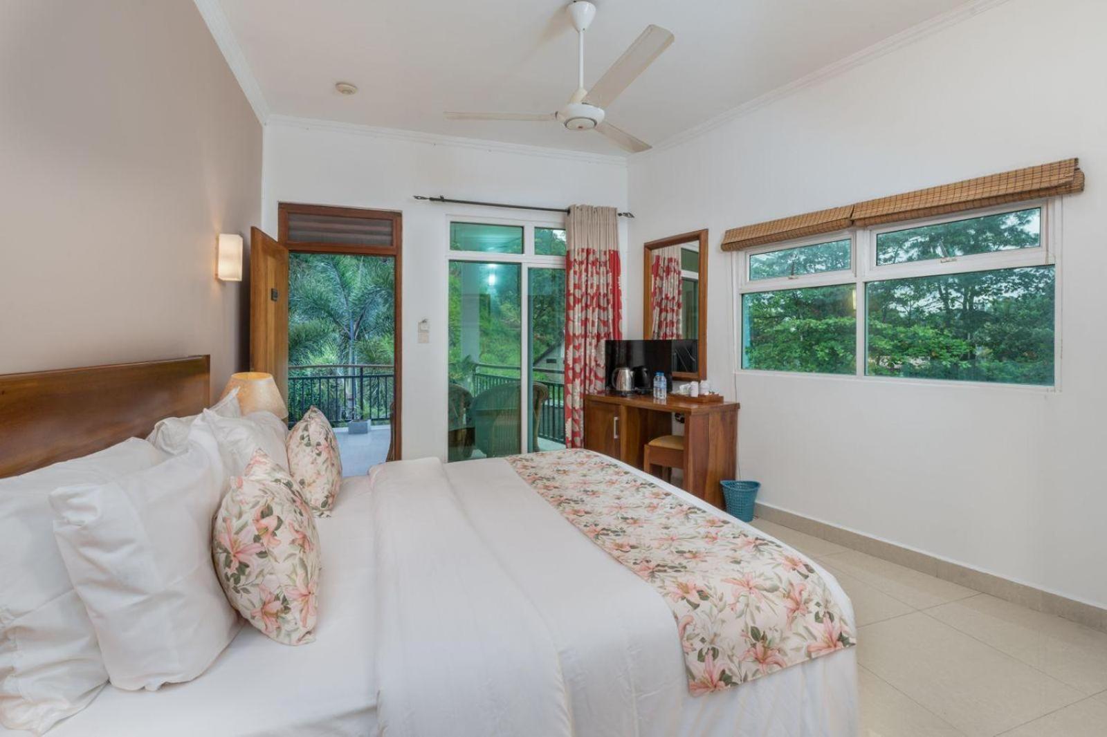 Hotel Travellers Nest Kandy Dış mekan fotoğraf