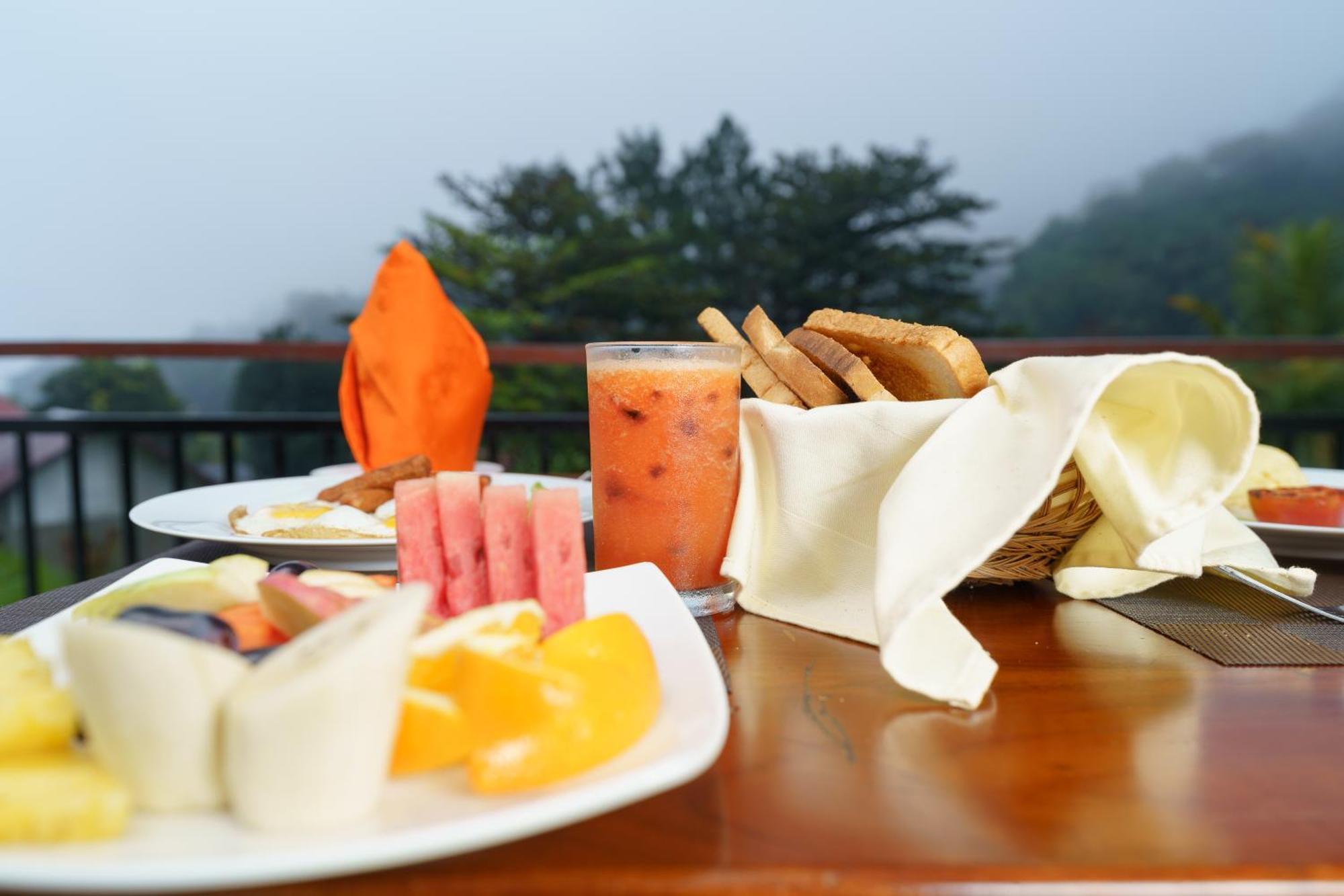 Hotel Travellers Nest Kandy Dış mekan fotoğraf