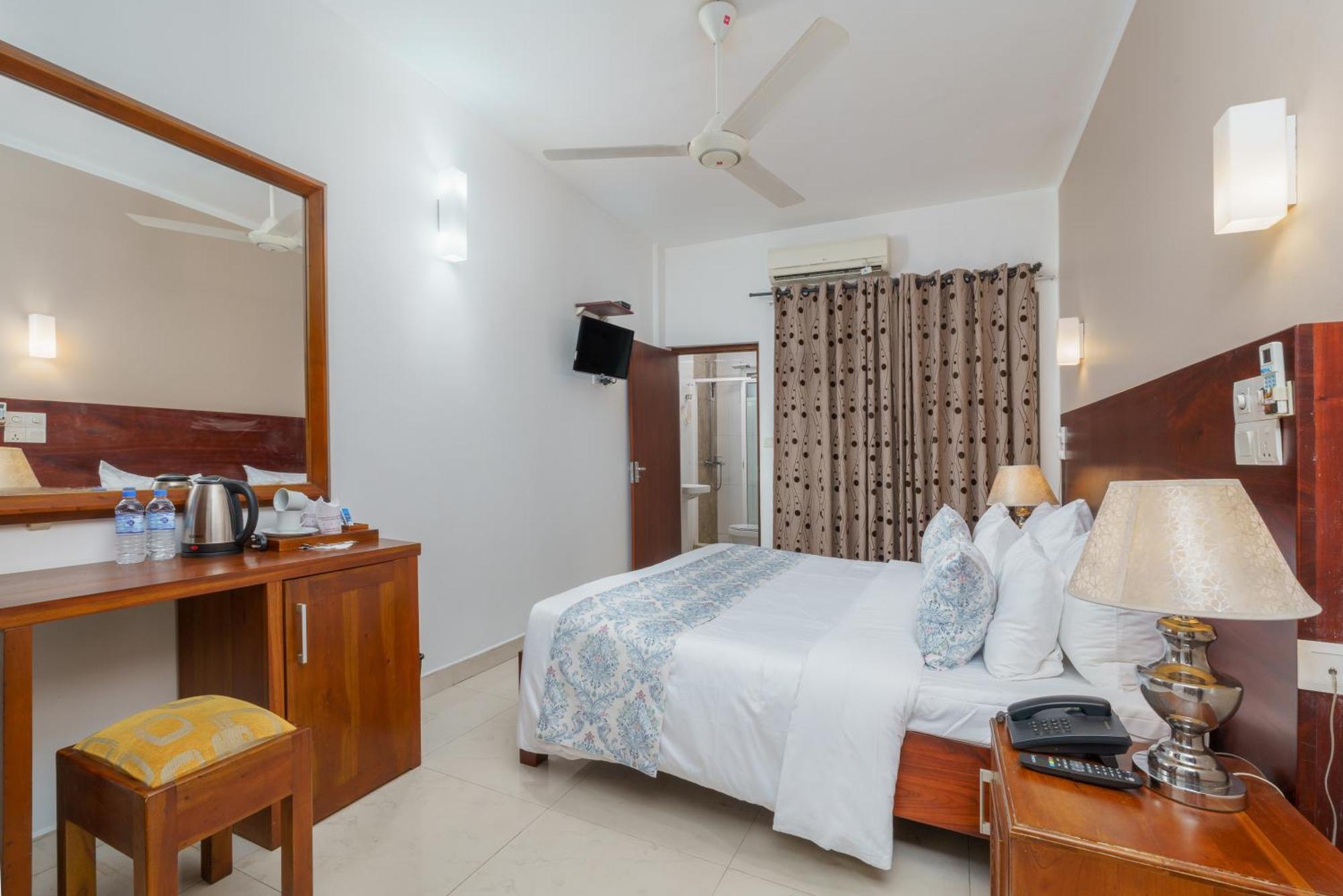 Hotel Travellers Nest Kandy Dış mekan fotoğraf