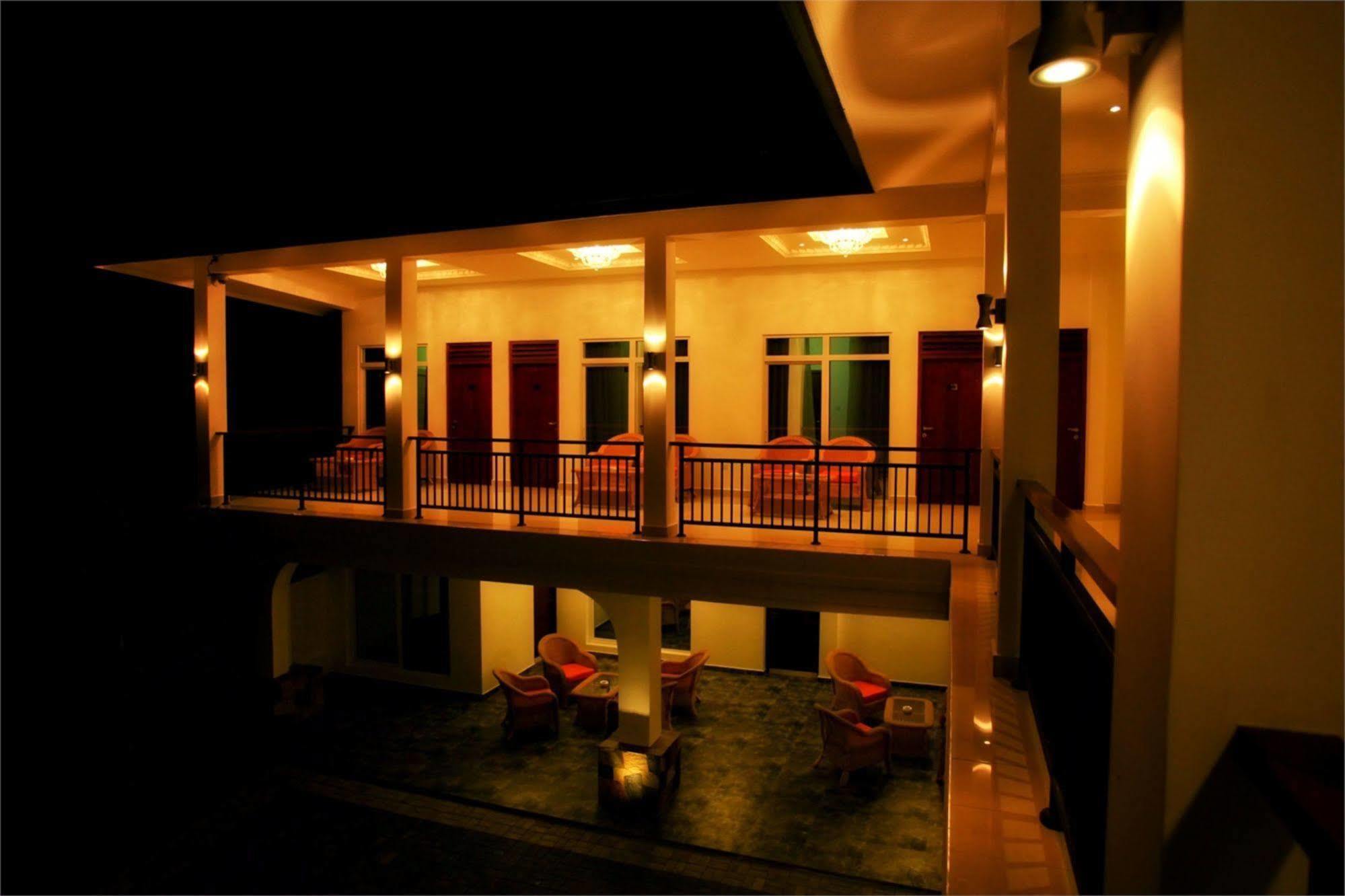 Hotel Travellers Nest Kandy Dış mekan fotoğraf