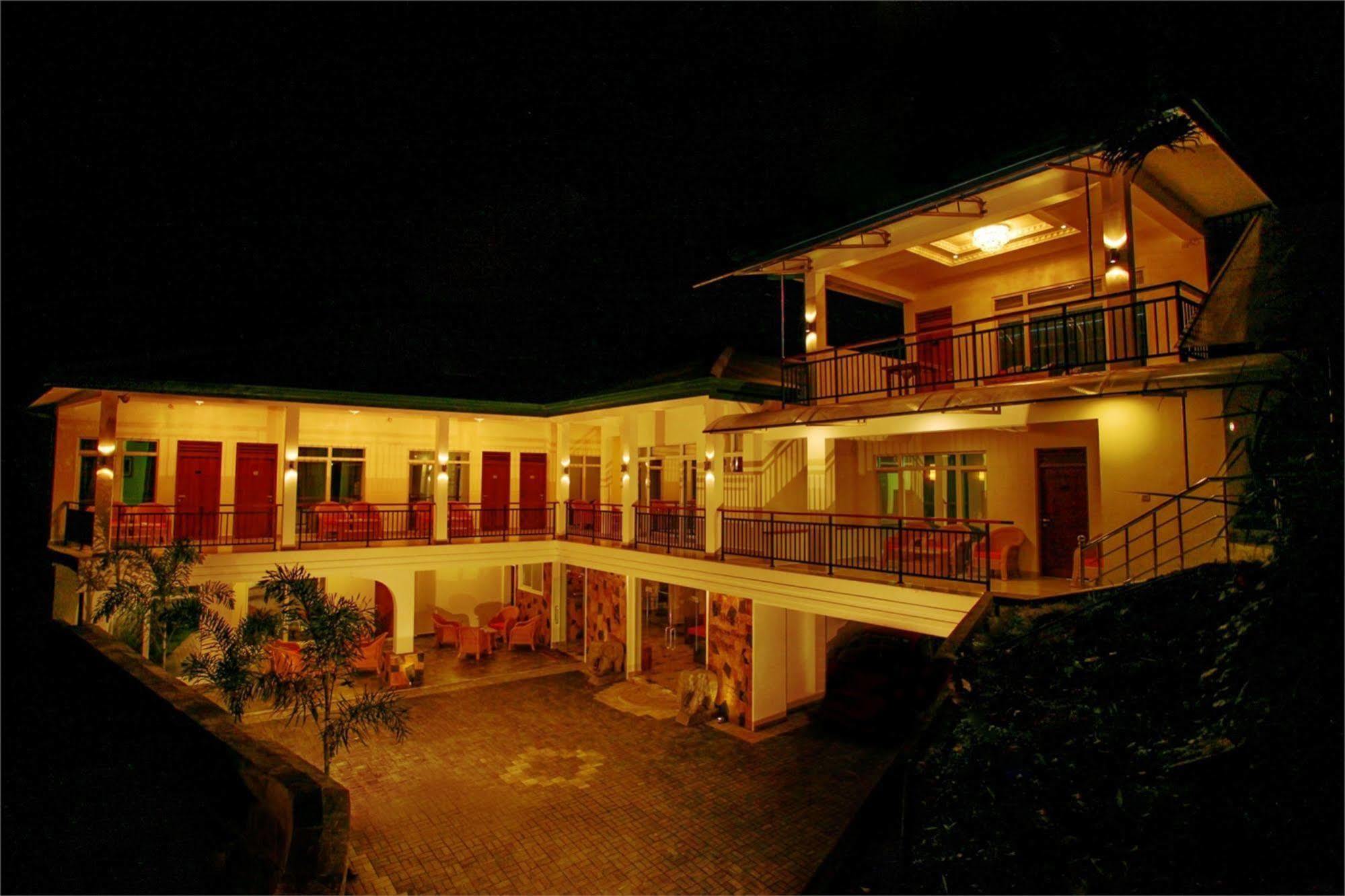 Hotel Travellers Nest Kandy Dış mekan fotoğraf