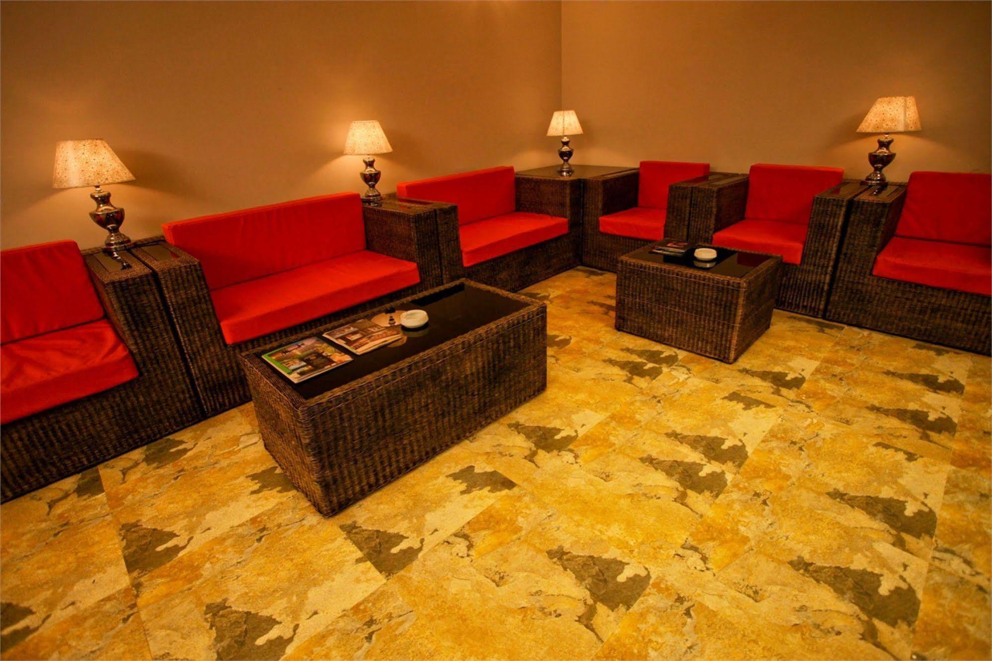 Hotel Travellers Nest Kandy Dış mekan fotoğraf