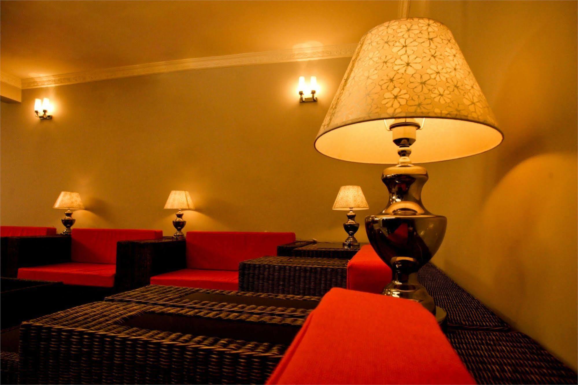 Hotel Travellers Nest Kandy Dış mekan fotoğraf