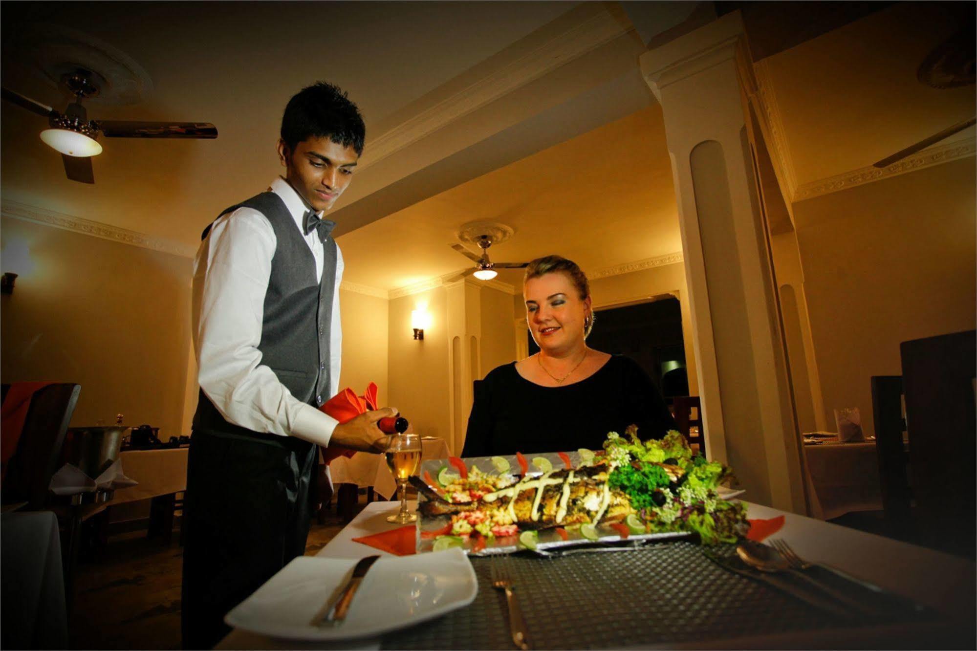 Hotel Travellers Nest Kandy Dış mekan fotoğraf