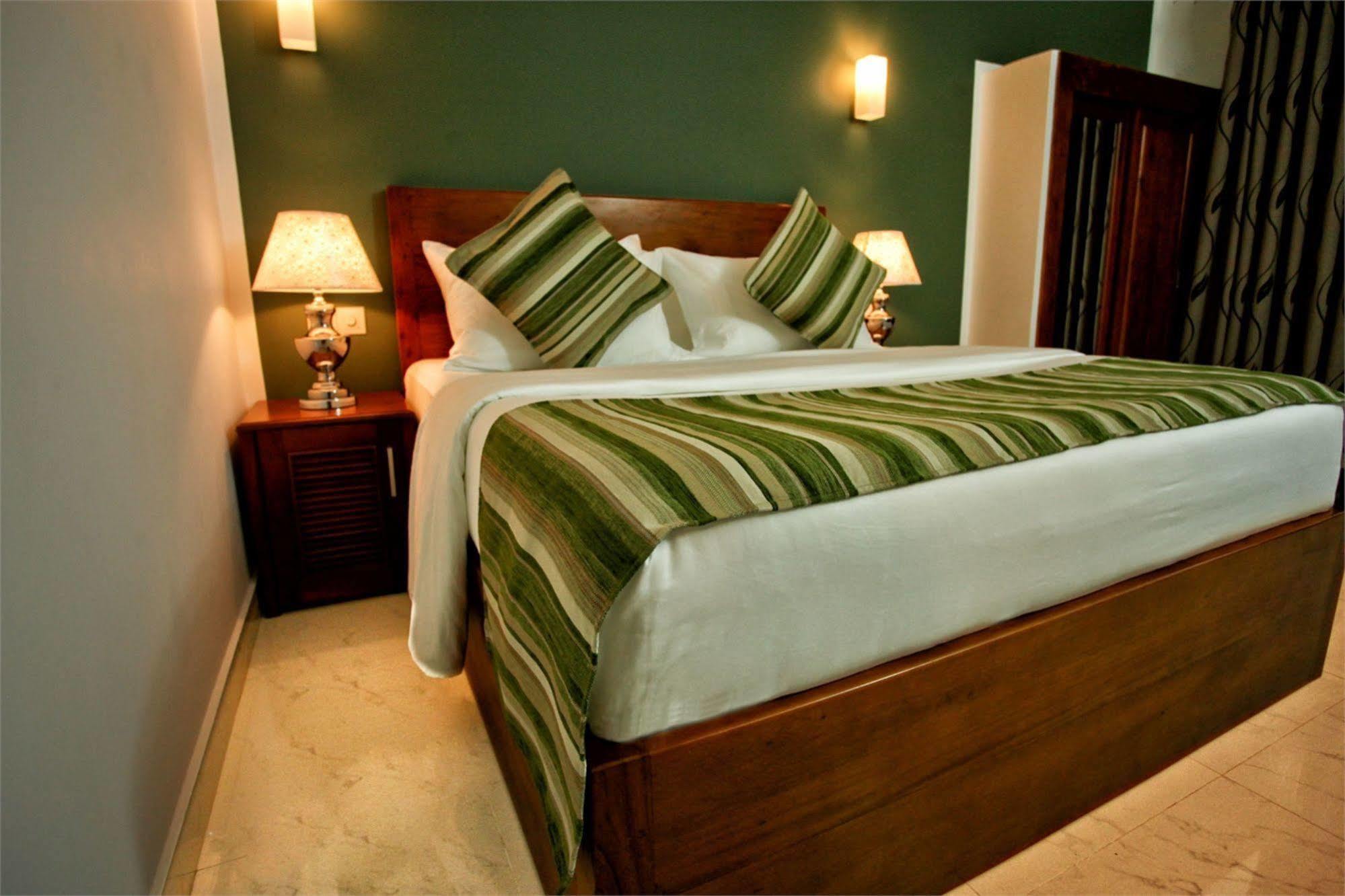 Hotel Travellers Nest Kandy Dış mekan fotoğraf